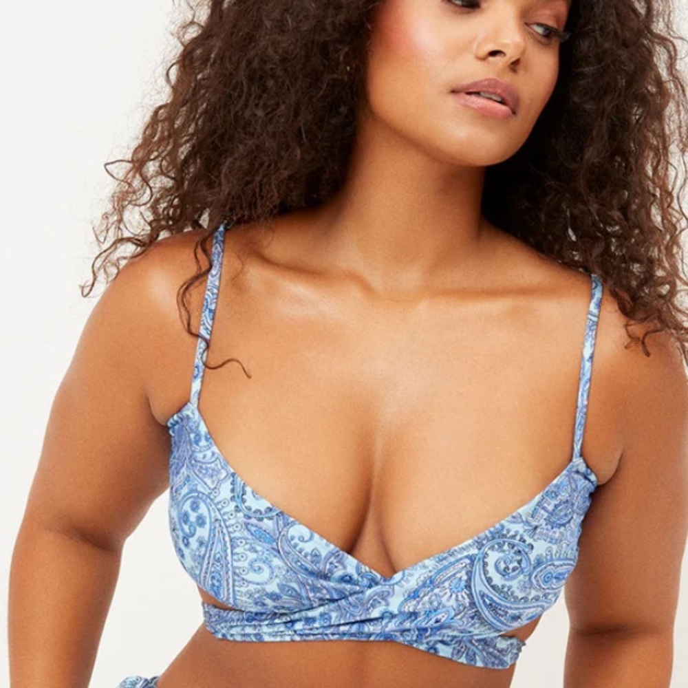 NWT Falcon Shine Wrap Bikini Top Sold-out Online